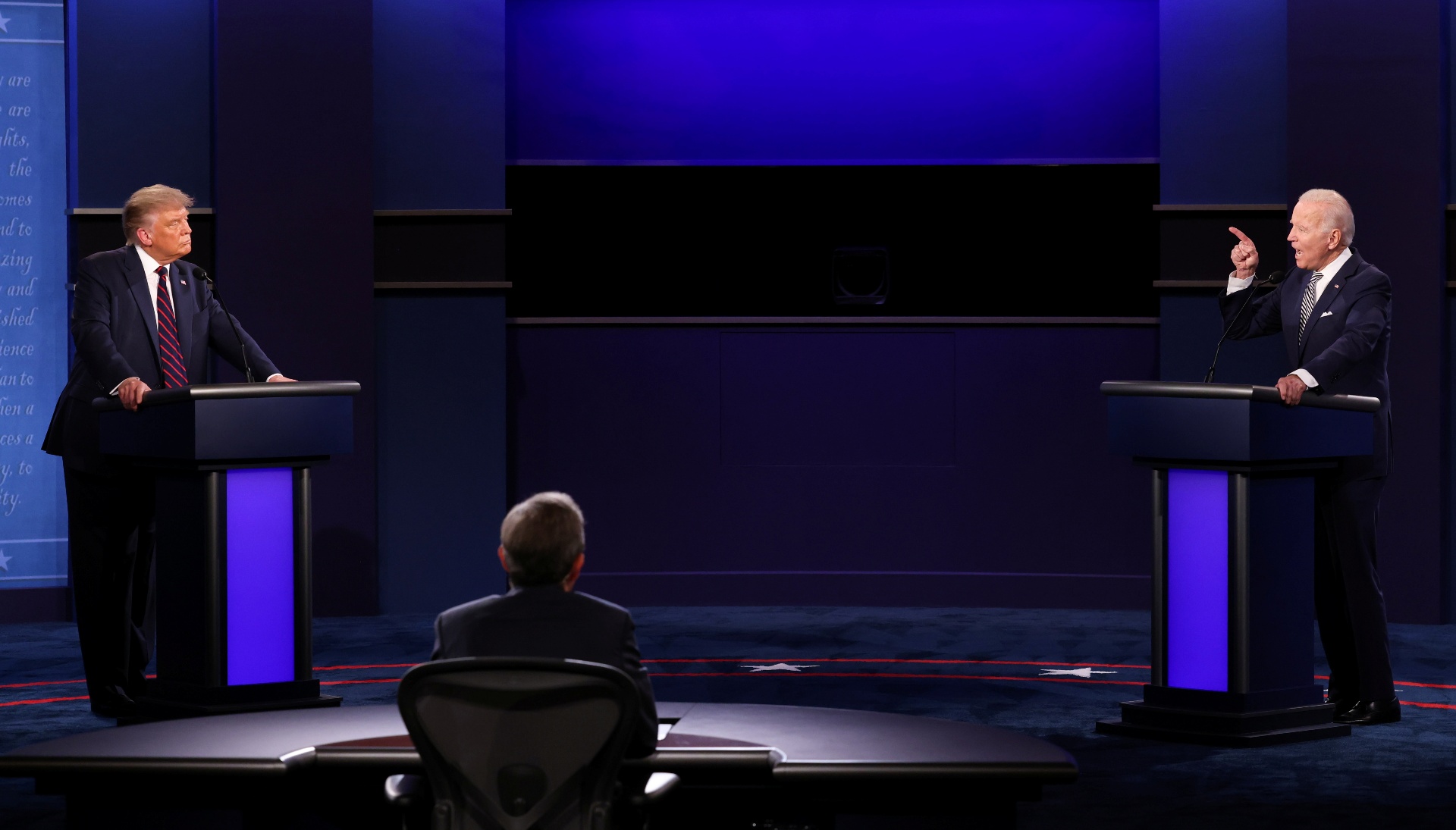 Trump e Biden ficaram a 3,8 metros de distância um do outro no primeiro debate entre candidatos à presidência Foto: Jonathan Ernst - 29.set.2020 / Reuters