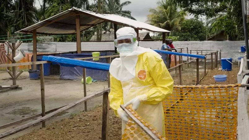 O Dr. Dadin Bonkole trabalha na Zona Vermelha de Ébola do Hospital Ingende. Foto: Alex Platt / CNN