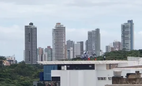 Funcionários da Petrobras sendo socorridos para o hospital Cardio Pulmonar em Salvador - Foto: Reprodução